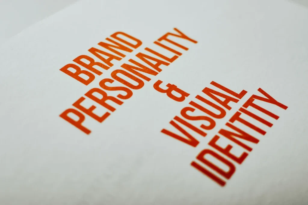 Texto sobre personalidad de marca e identidad visual para ilustrar el papel de la tipografía en la identidad de una web